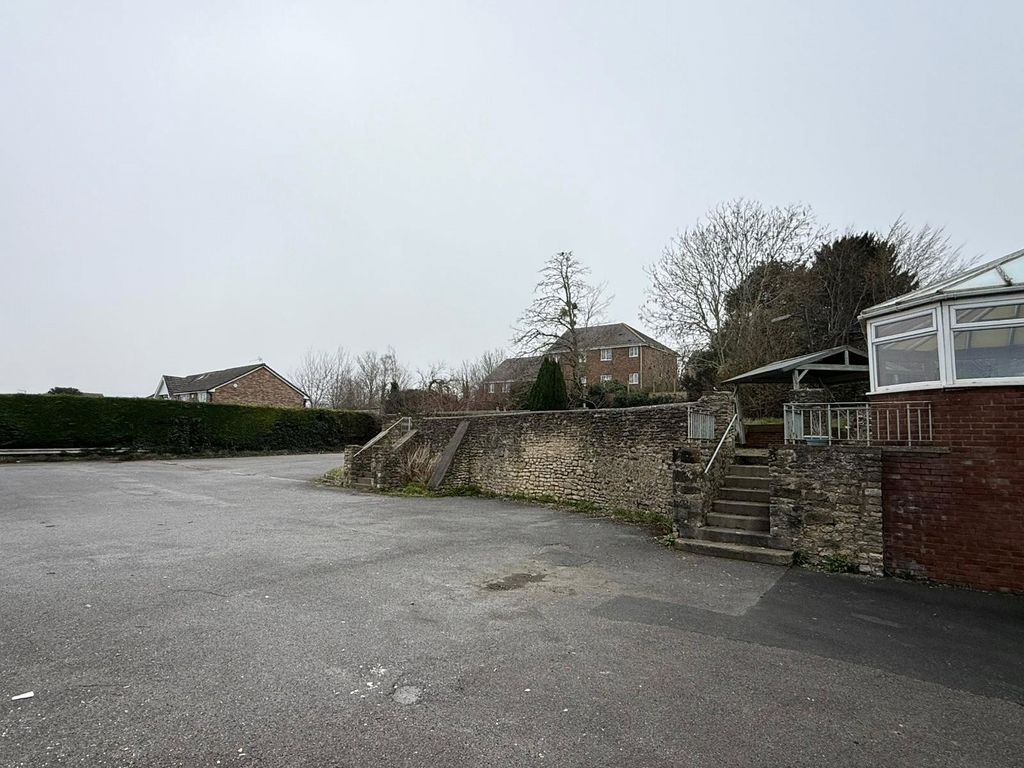 Property photo 2 of 3 Picture No. 02