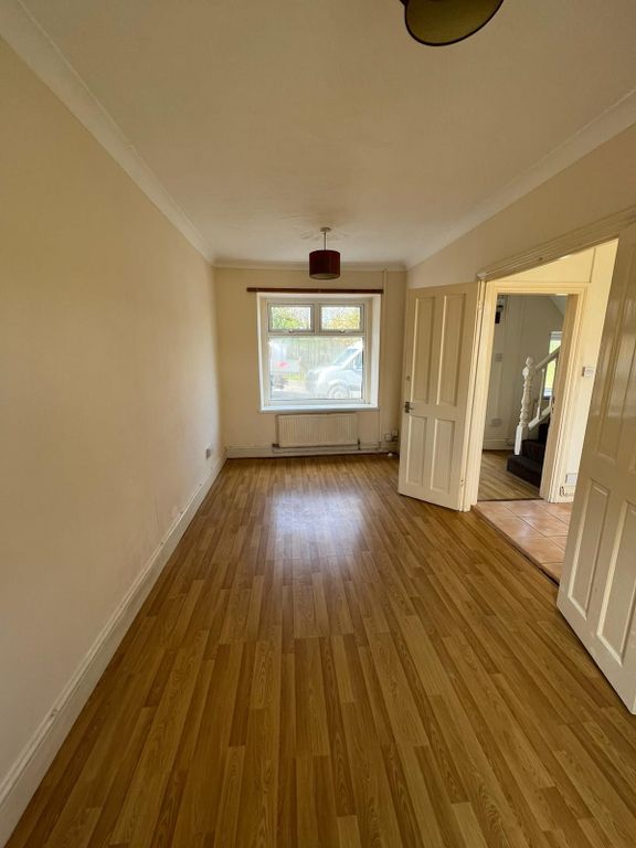 Property photo 3 of 11 Living Room