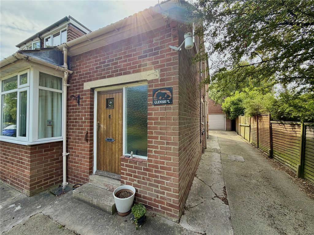 Property photo 2 of 16 Picture No. 12