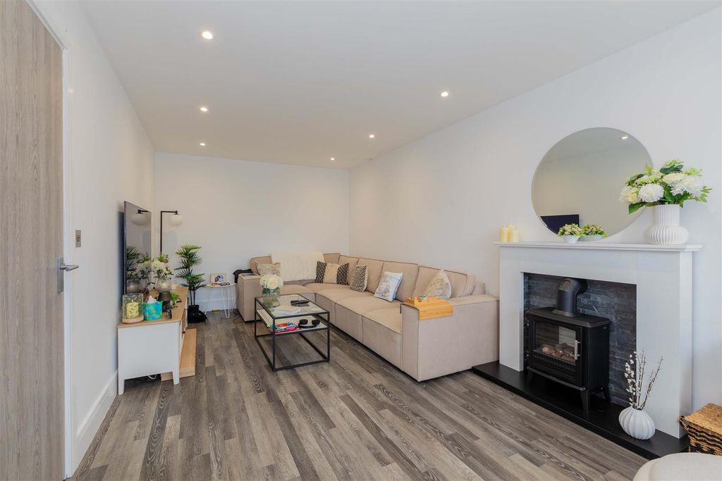 Property photo 3 of 19 15A Mason Road-11.Jpg