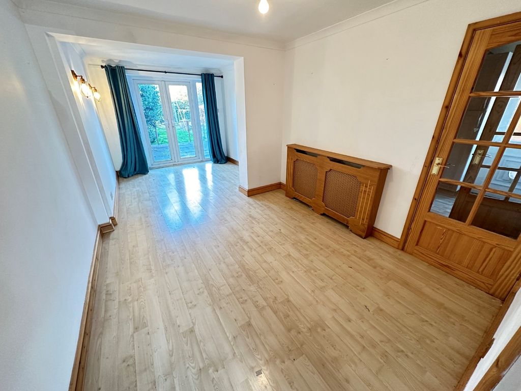 Property photo 3 of 12 3789643