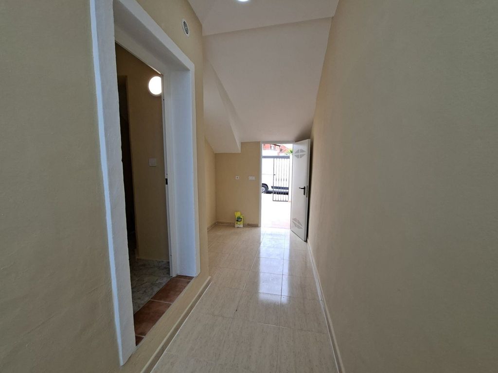 Property photo 3 of 25