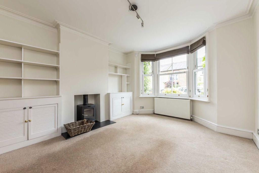 Property photo 2 of 9