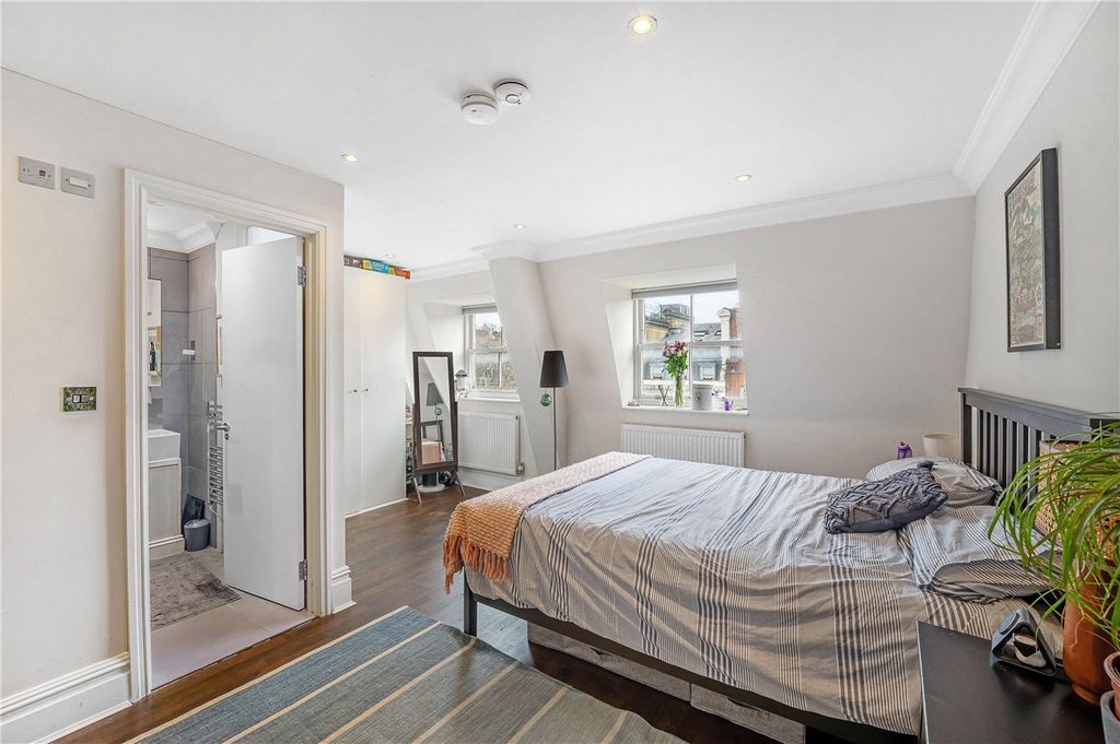 Property photo 3 of 12 Principal Bedroom