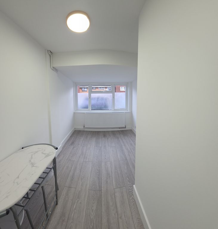 Property photo 2 of 11 Room