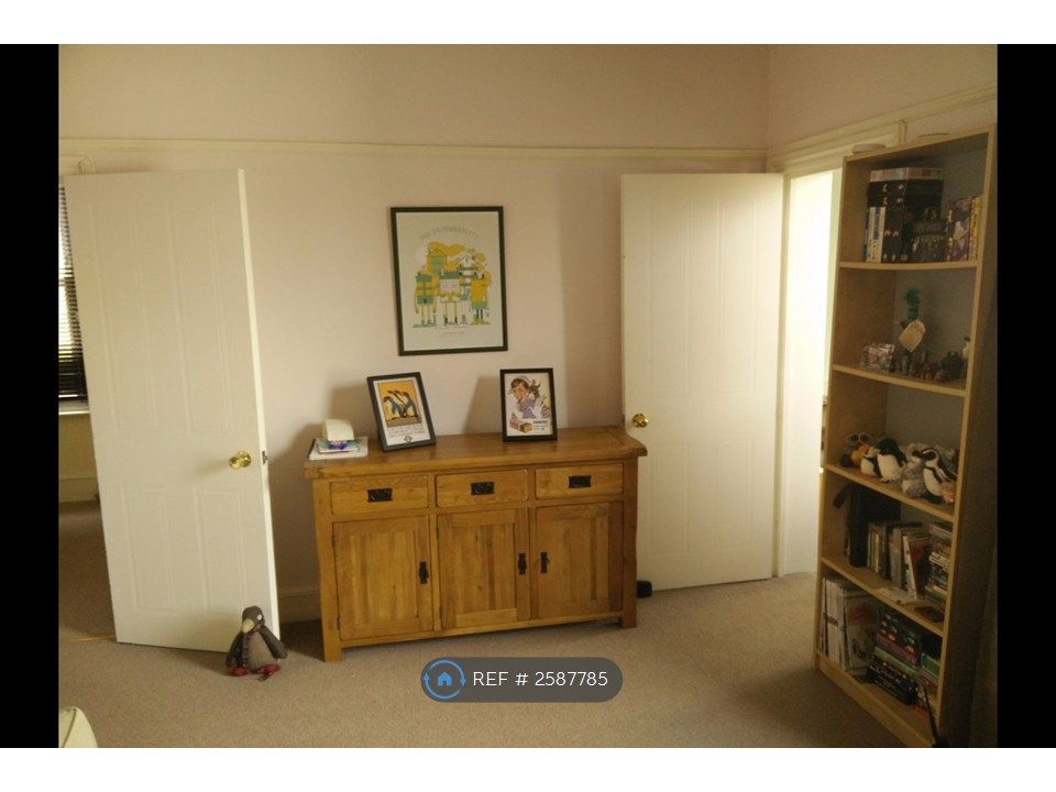 Property photo 2 of 14 Living Room