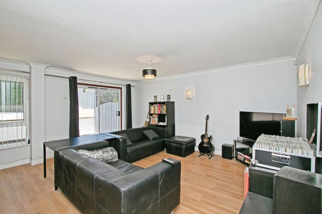 Property photo 2 of 12 Photo