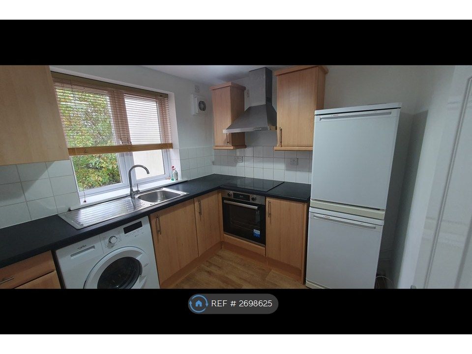 Property photo 2 of 10 Kitchen