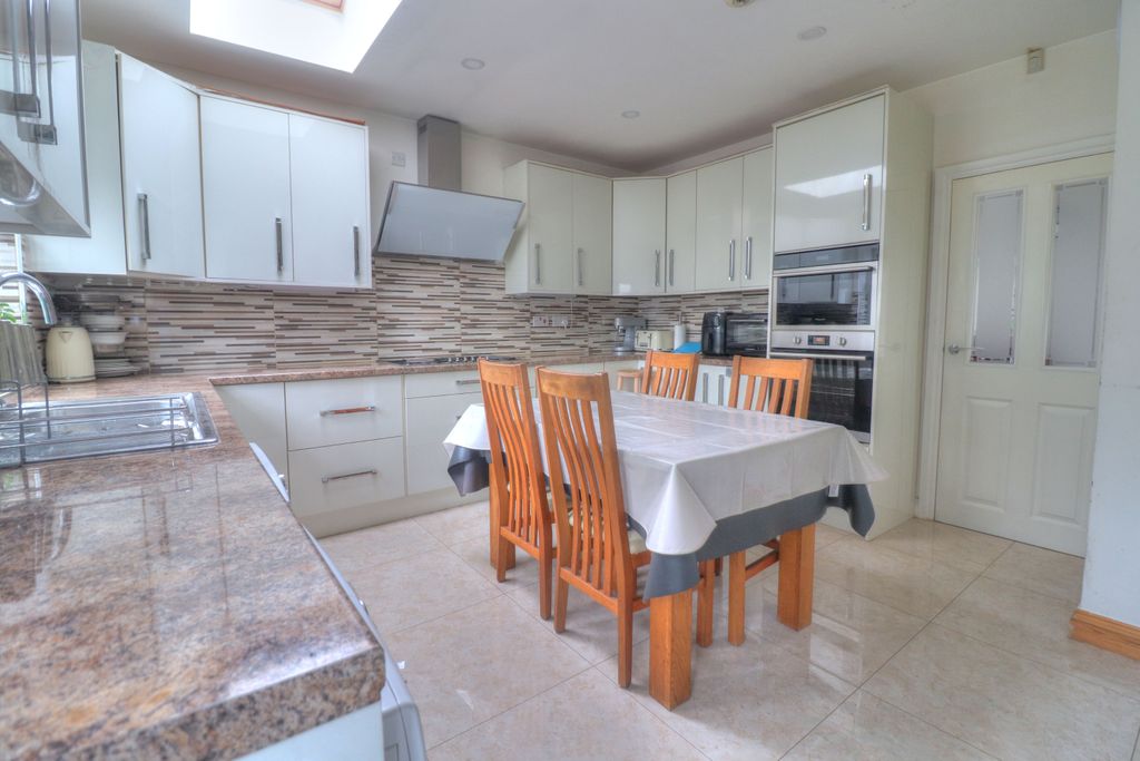 Property photo 2 of 18 Kitchen/Diner
