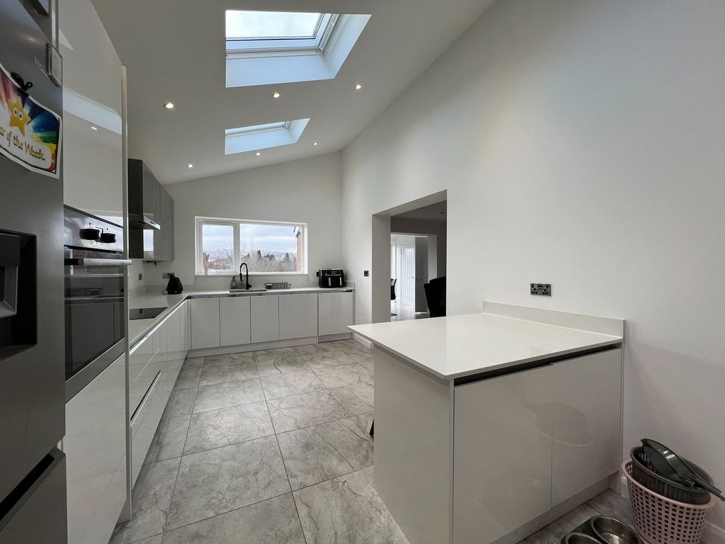 Property photo 2 of 41