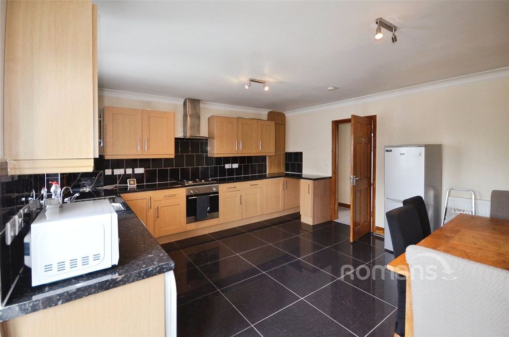 Property photo 2 of 18 Picture No. 14