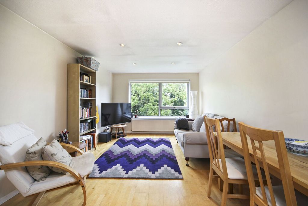 Property photo 2 of 9