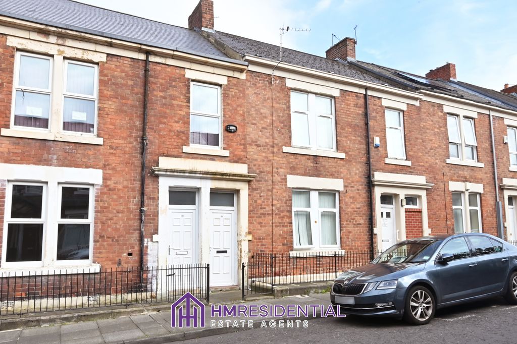Property photo 1 of 6 2 Bedroom Ground Floor Flat For Rent On Croydon Road, Arthurs Hill. Ne4 5Lp Available Now £850.00 Pcm