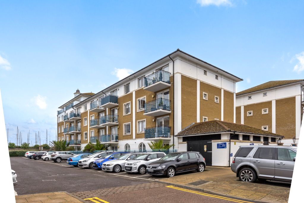 Property photo 3 of 13 Collingwood Court, 7, The Strand-020(1)