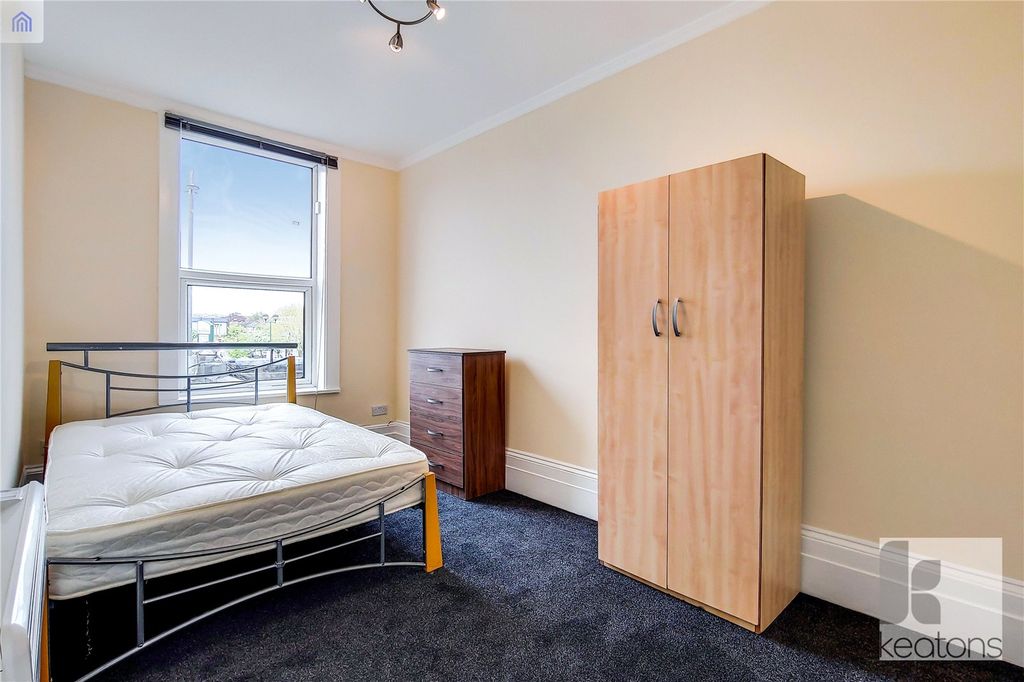 Property photo 3 of 9 Bedroom