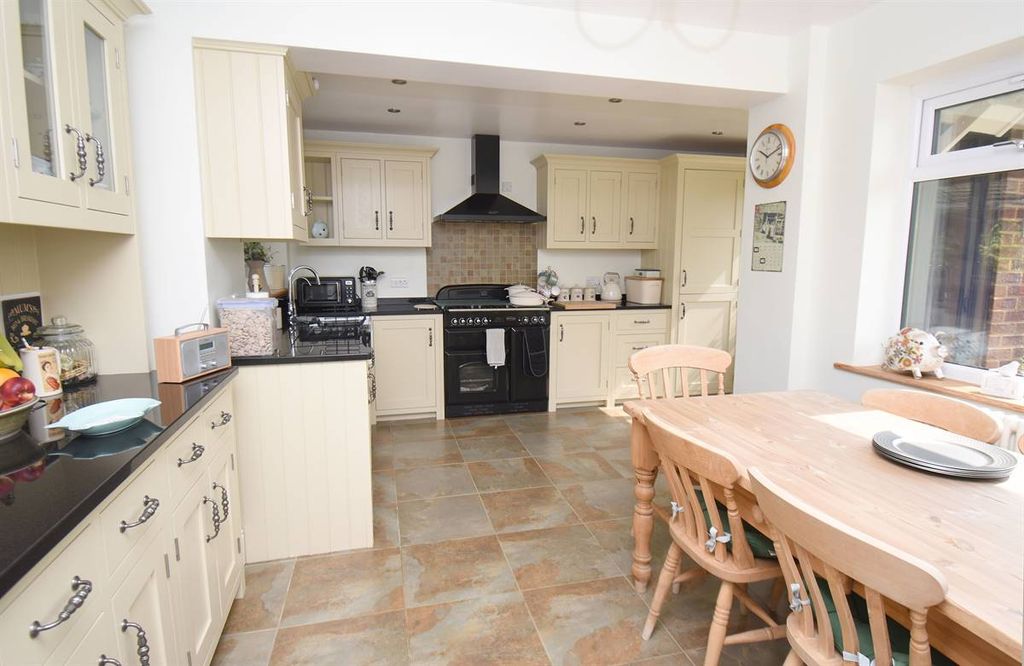Property photo 3 of 32