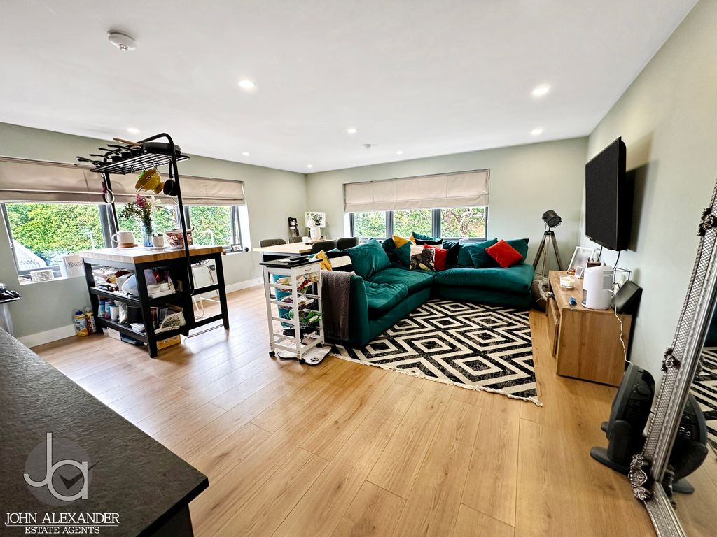 Property photo 2 of 11 20250821_143000428_0.5