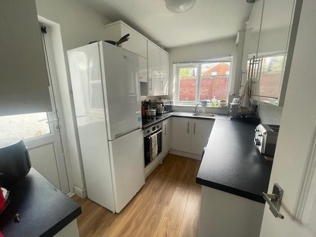 Property photo 2 of 5 Kitchen