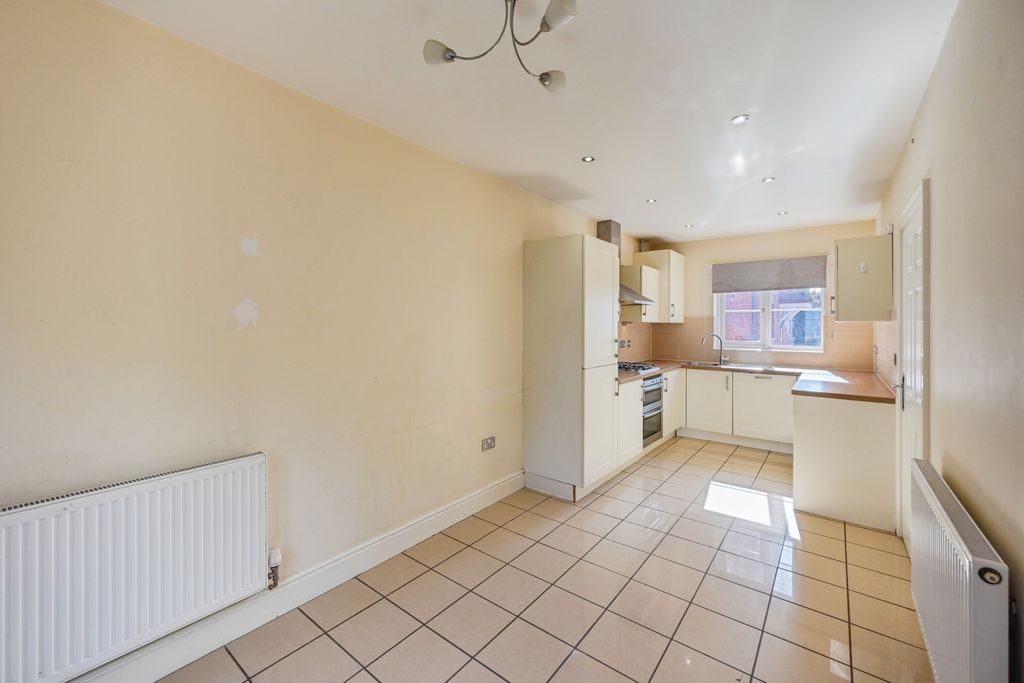 Property photo 2 of 16 Photo