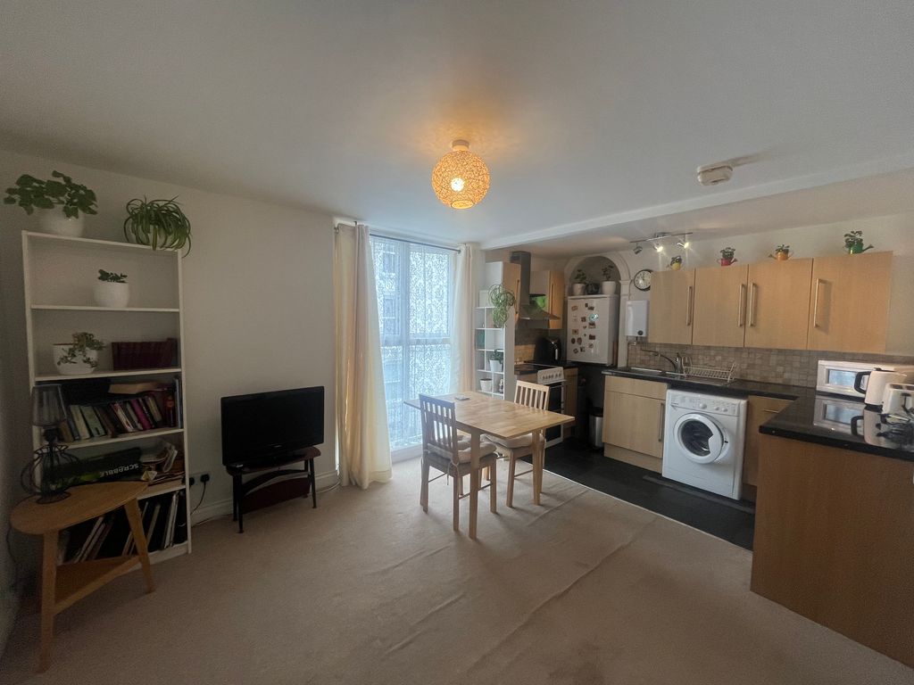 Property photo 2 of 6