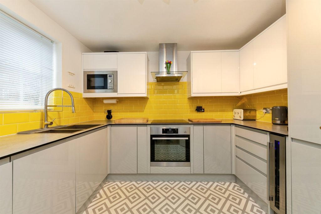 Property photo 2 of 17