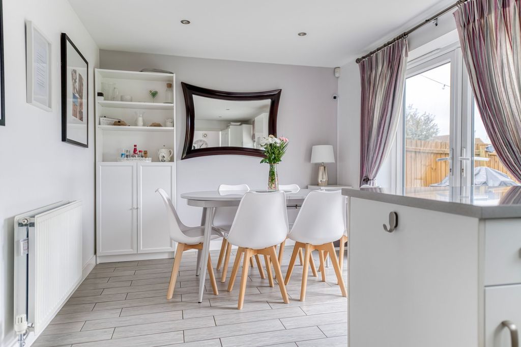 Property photo 3 of 24