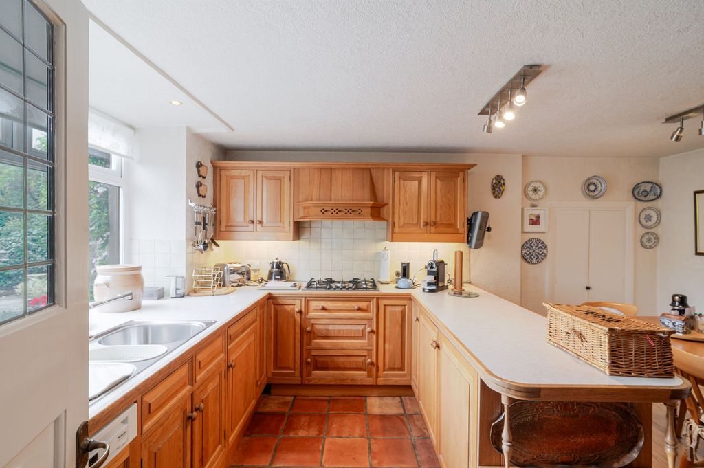 Property photo 1 of 37
