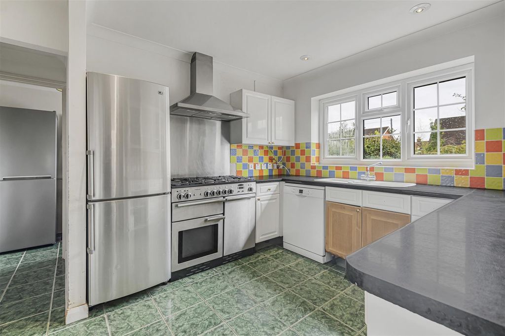 Property photo 3 of 19 Kitchen