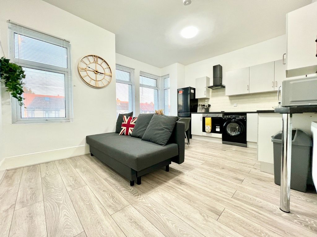 Property photo 2 of 12 Gallery