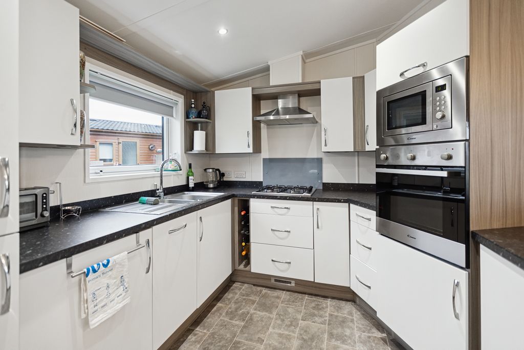 Property photo 2 of 37