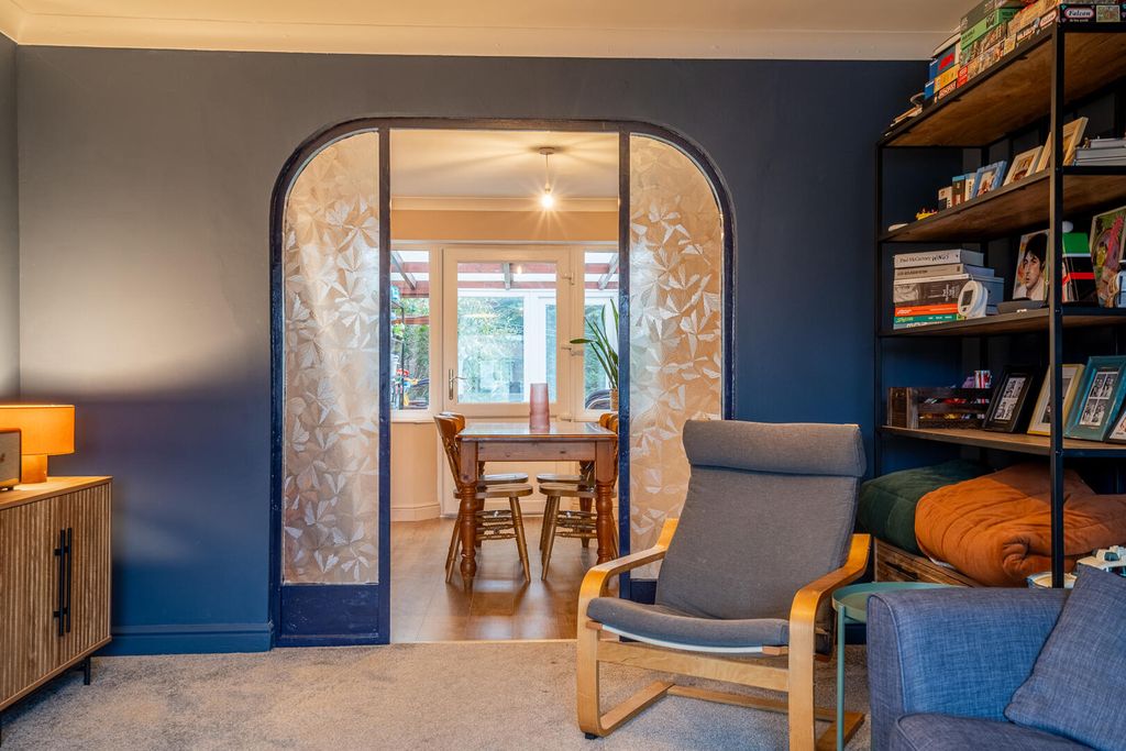 Property photo 3 of 11 Living Room