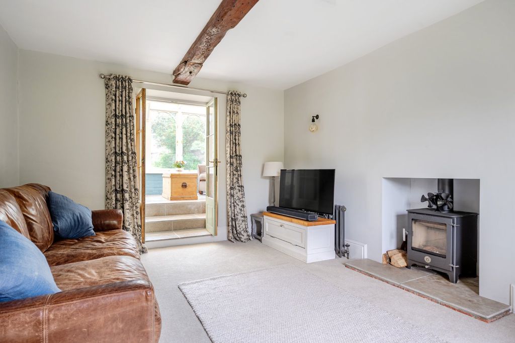 Property photo 3 of 16 Sitting Room