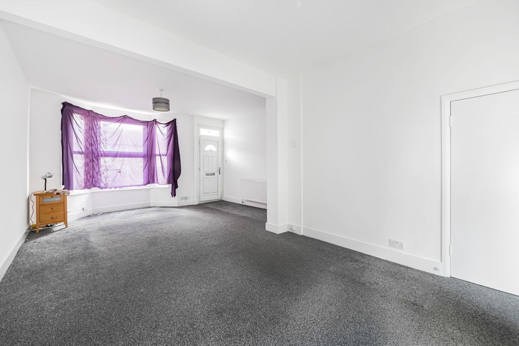 Property photo 2 of 18 Reception Room