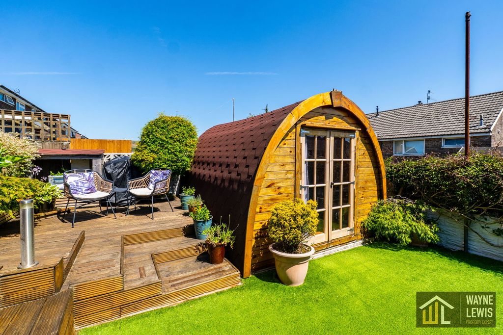 Property photo 2 of 60