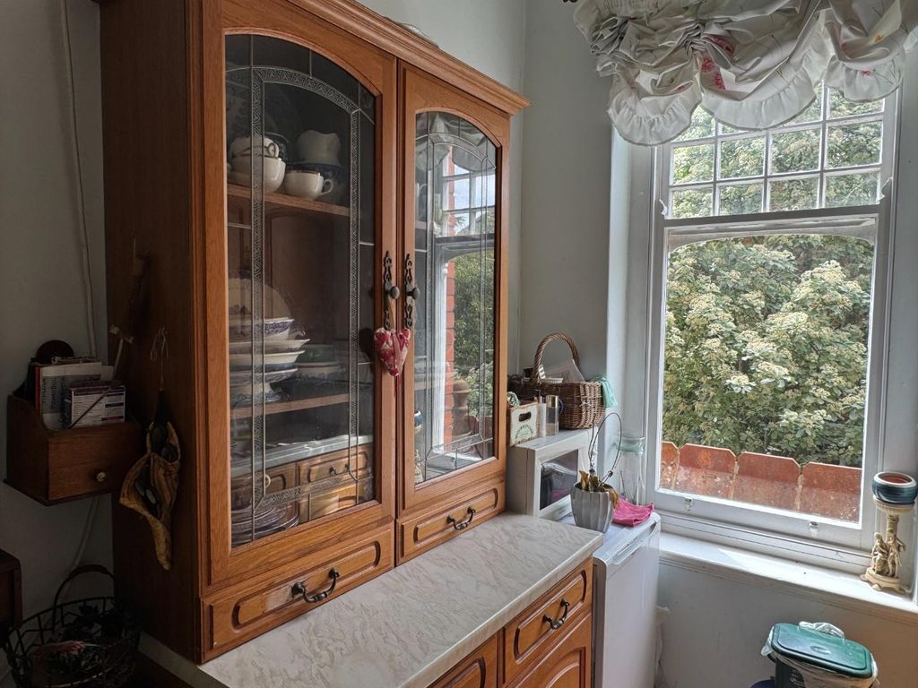 Additional image 6 of 2 bed flat for saleVictoria Road, Penarth CF64