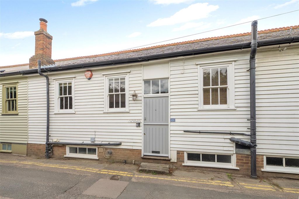 Property photo 1 of 18 Island Wall, Whitstable