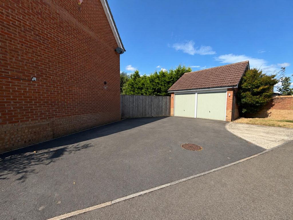 Property photo 2 of 21 External