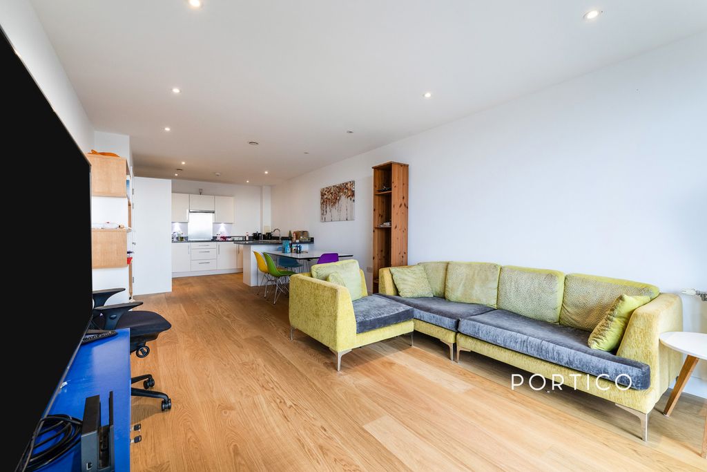 Property photo 3 of 10 Photo