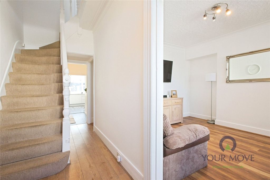 Property photo 3 of 18 Hallway