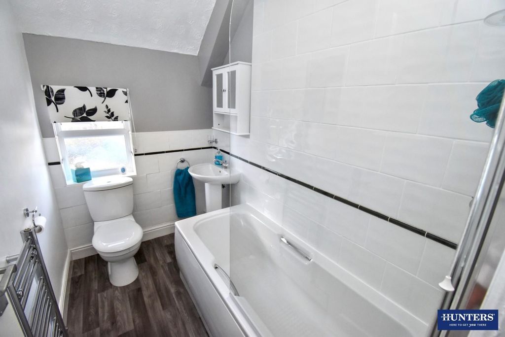 Property photo 3 of 14 Bathroom