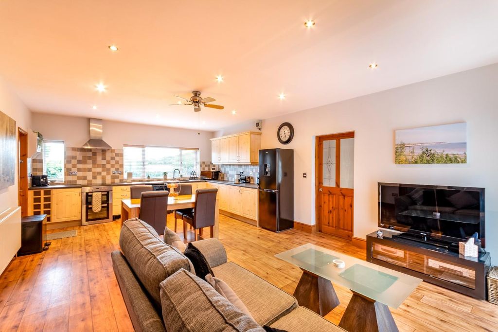 Property photo 3 of 24 Dsc_1600-Edit.Jpg