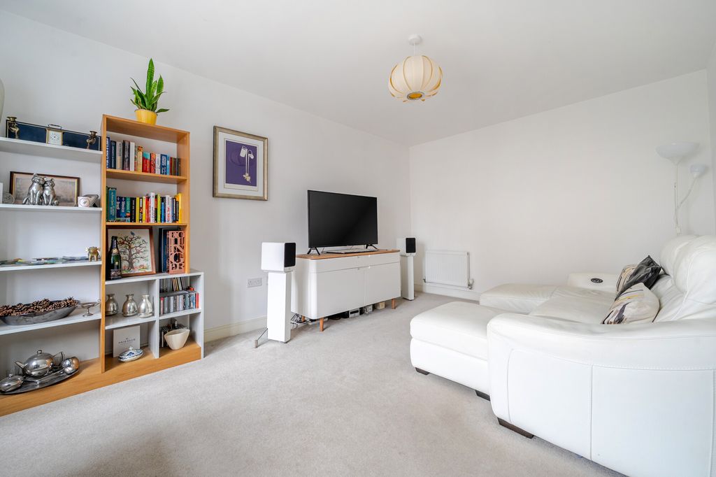 Property photo 3 of 12