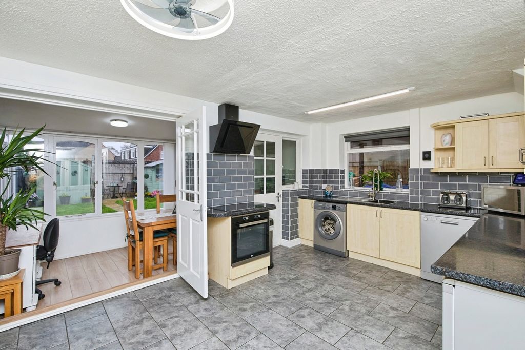 Property photo 3 of 17 Photo