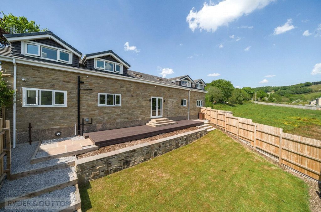Property photo 1 of 28 Picture No. 04