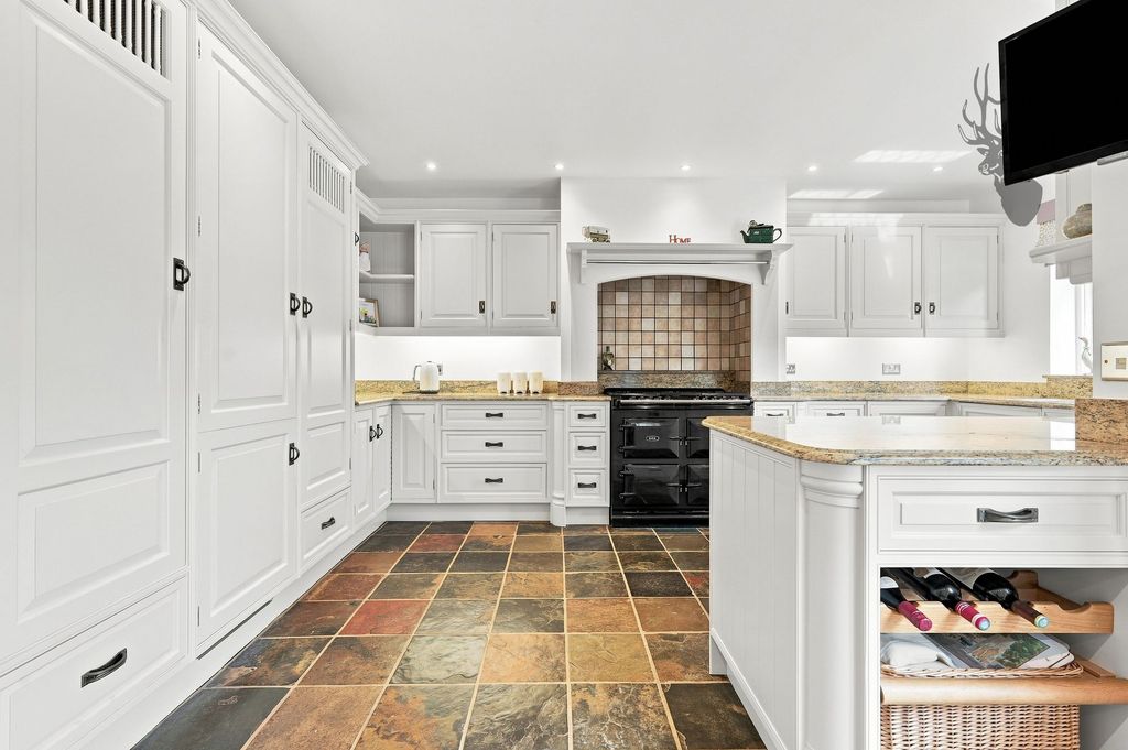 Property photo 3 of 45