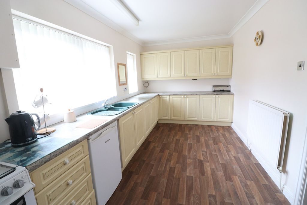 Property photo 3 of 18 Kitchen