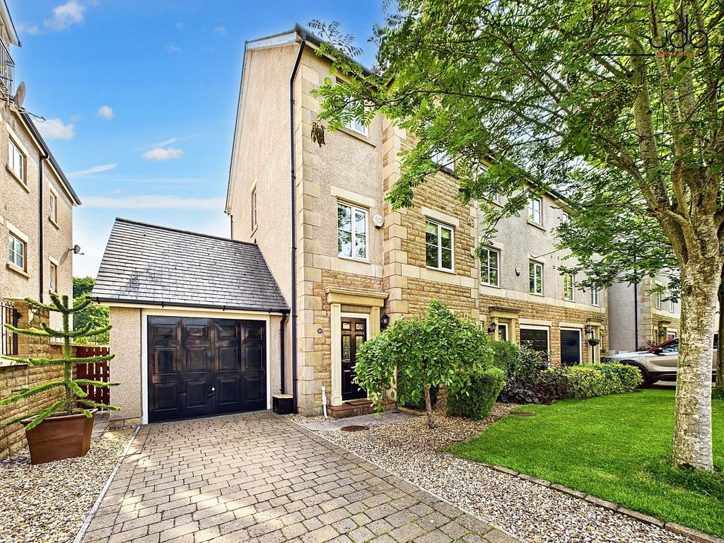Property photo 1 of 17 Welcome To Spruce Avenue