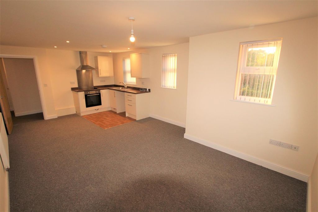 Property photo 3 of 9 Lounge/Kitchen