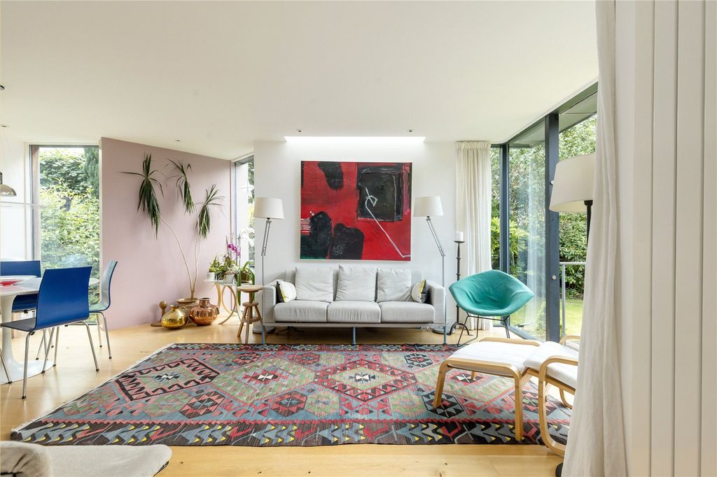 Property photo 3 of 34 Sitting Room