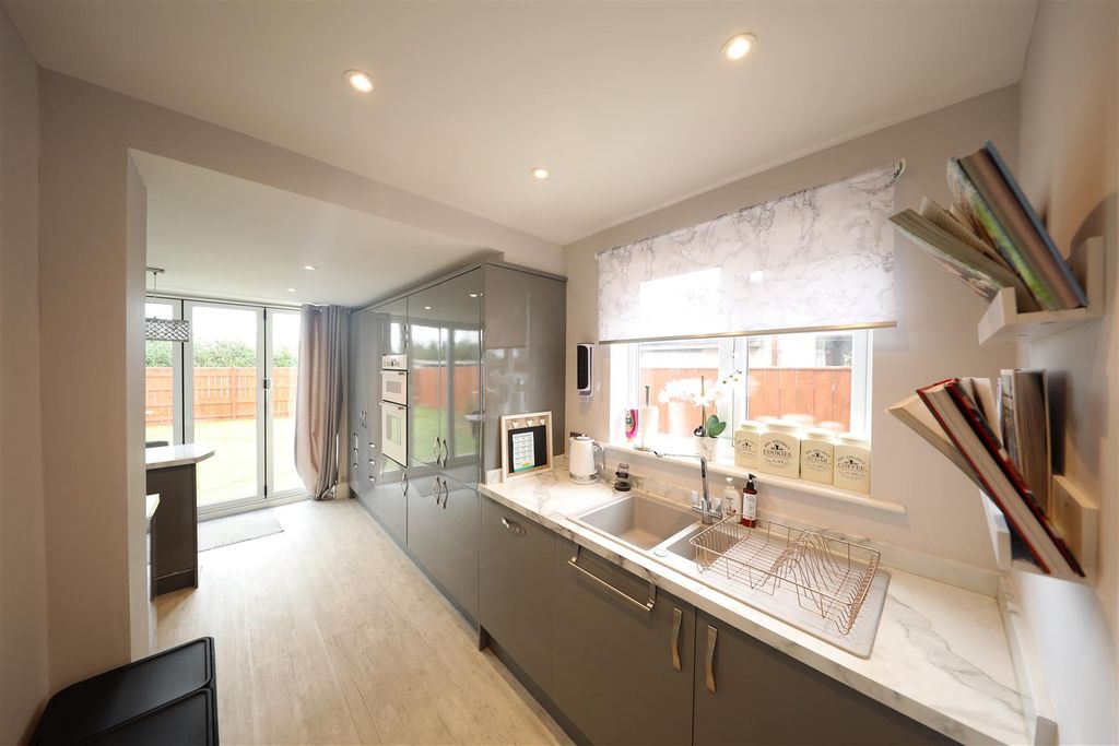 Property photo 2 of 18 Kitchen